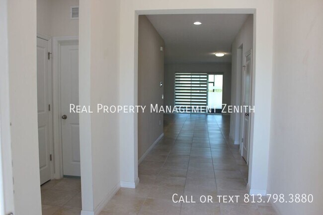 Foto del edificio - 33163 Sand Creek Dr
