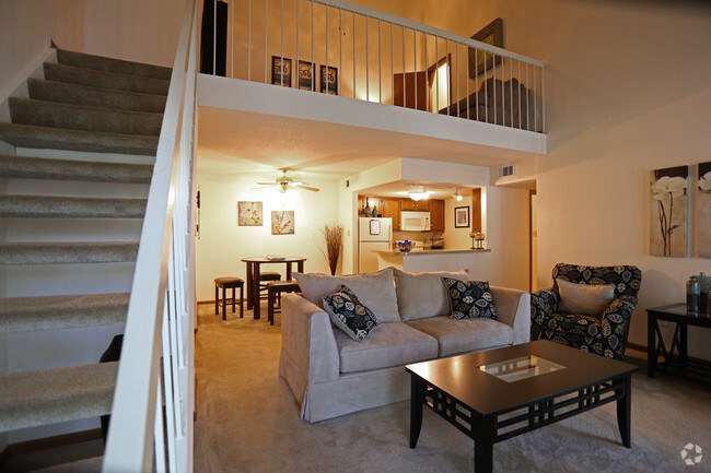 2BR, 2BA - 1165SF - Country Club Place Apartments