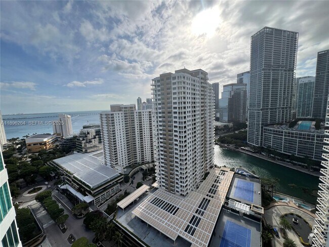 Building Photo - 900 Brickell Key Blvd
