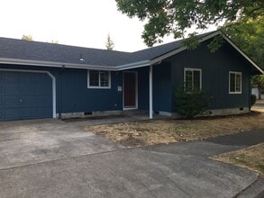 Building Photo - 930-940 E 24th Ave