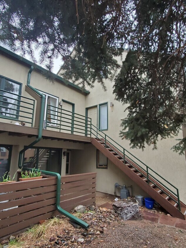 Foto principal - Cozy and Recently Updated 1BR with Firepla...