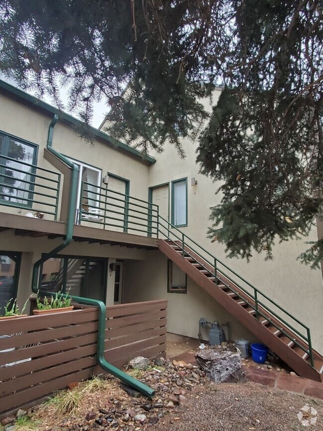 Building Photo - 1825 Marine St