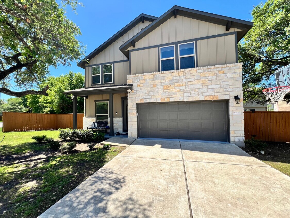 Foto principal - 9003 Gage Dr