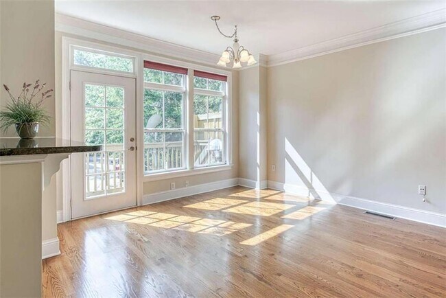 Foto del edificio - 5480 Glenridge View NE