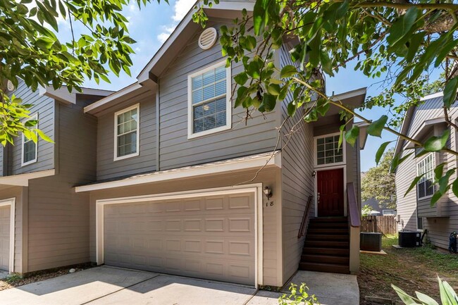 Building Photo - 18 S Villa Oaks Dr
