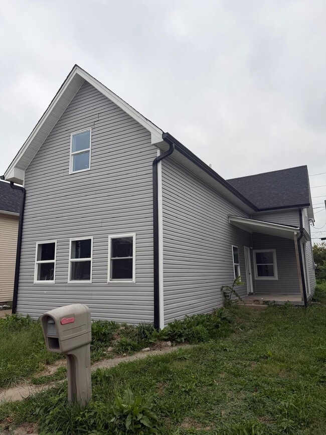 Building Photo - 1909 S Delaware St
