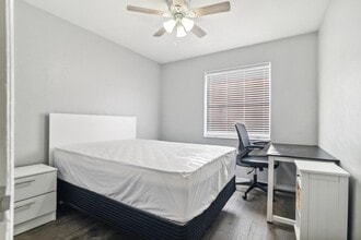 Building Photo - 2118 SW 69th Dr