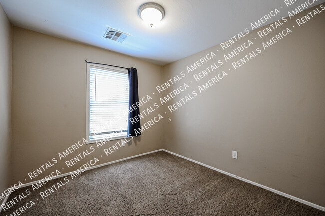 Building Photo - 3908 E Sabra Ln