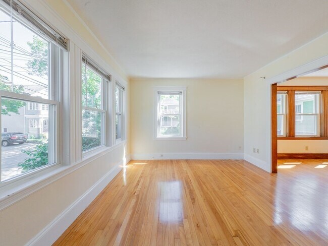 Foto del edificio - 14 Lakehill Ave