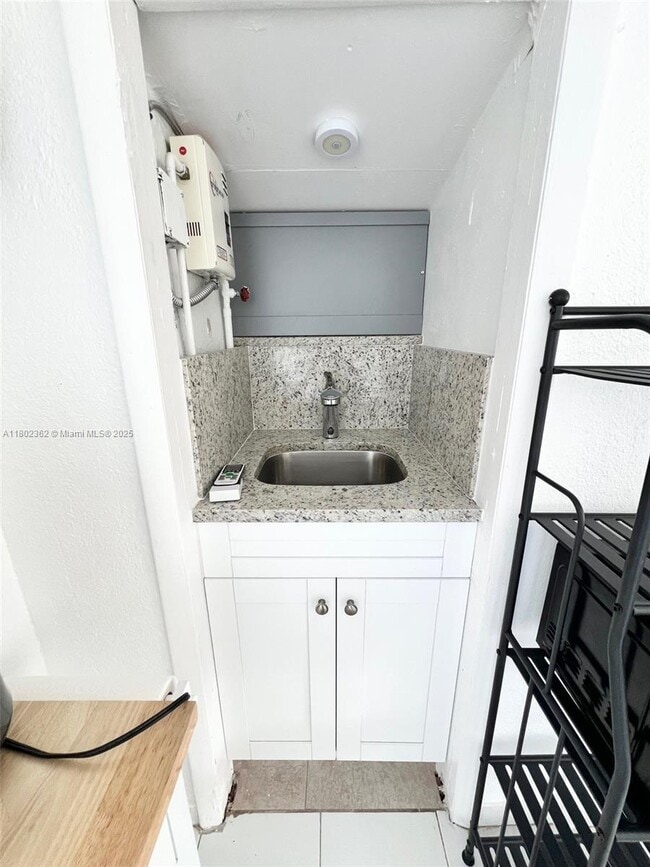 Foto del edificio - 8941 SW 20th St