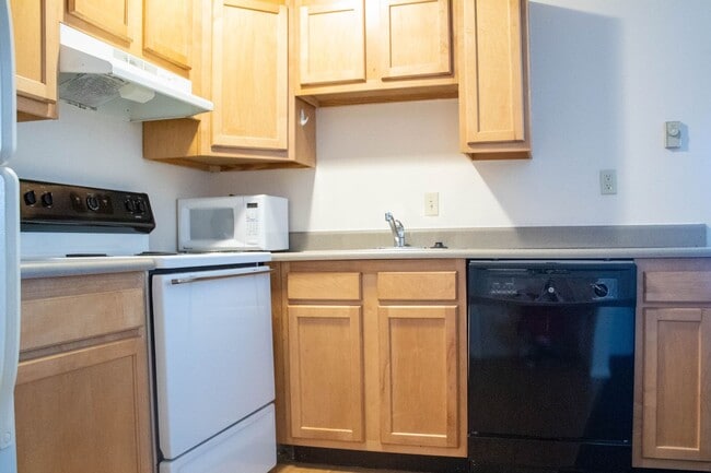 Interior Photo - 512 E Clark