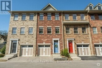 Building Photo - 5 Oxfordshire Ln