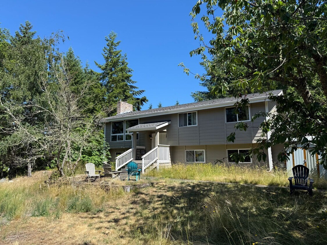 Foto principal - 4 Bedroom, 2 Bath, 2 Story Home For Rent i...