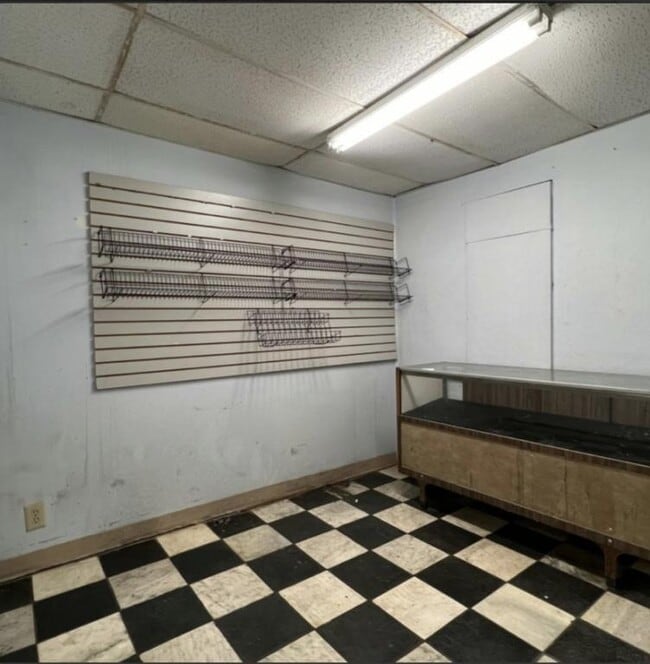 Foto del edificio - 212 E 2nd St