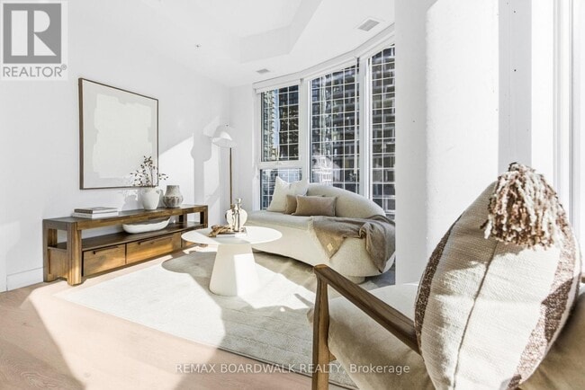 Building Photo - 391 Slater St.