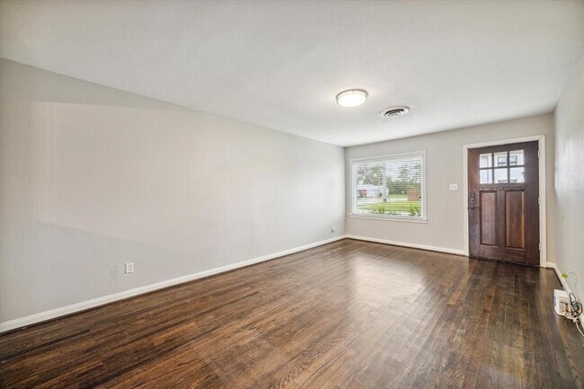 Foto del edificio - 1355 Gardenia Dr