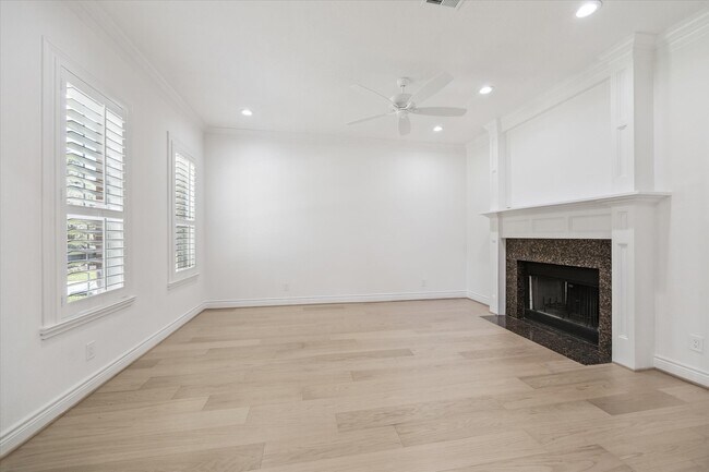 Building Photo - 4235 Villanova St