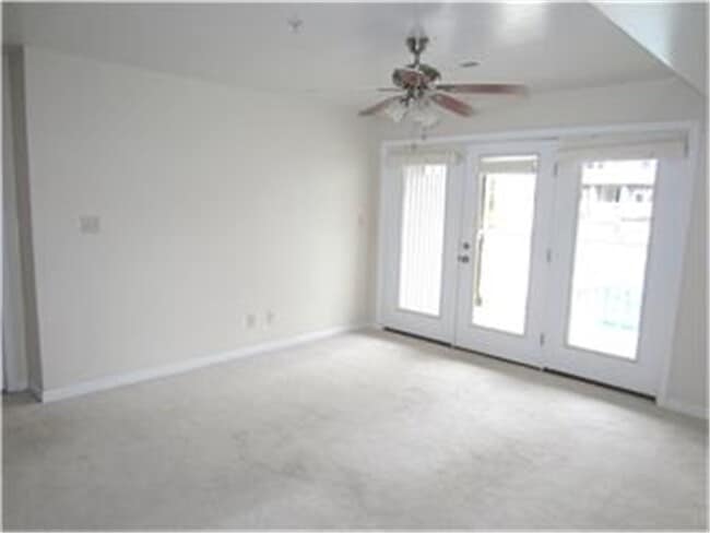 Building Photo - 701 Waters Edge Dr