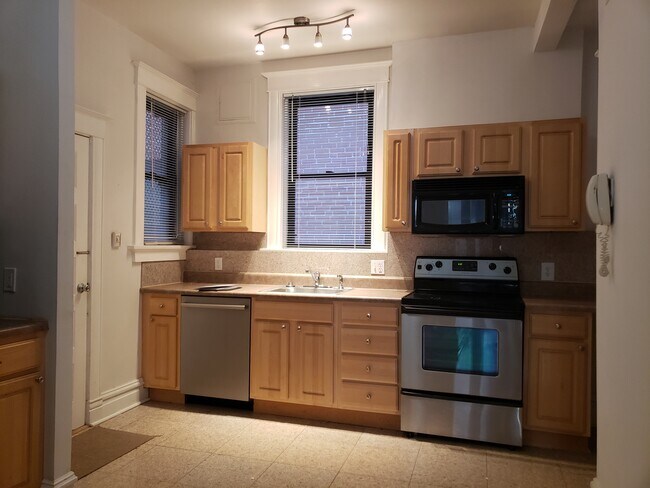 Foto del edificio - 6100 Waterman Blvd