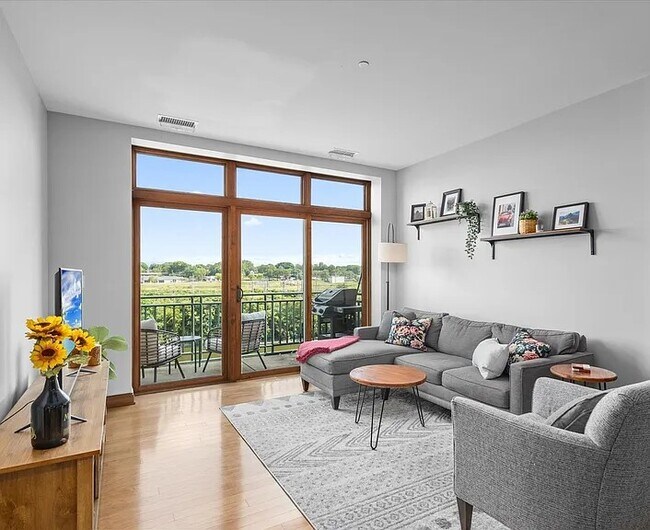 Foto del edificio - 160 S River St