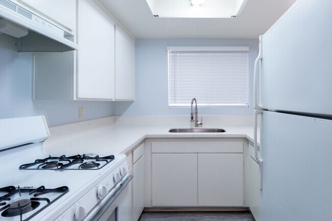 Foto del edificio - 2059 W 157th St