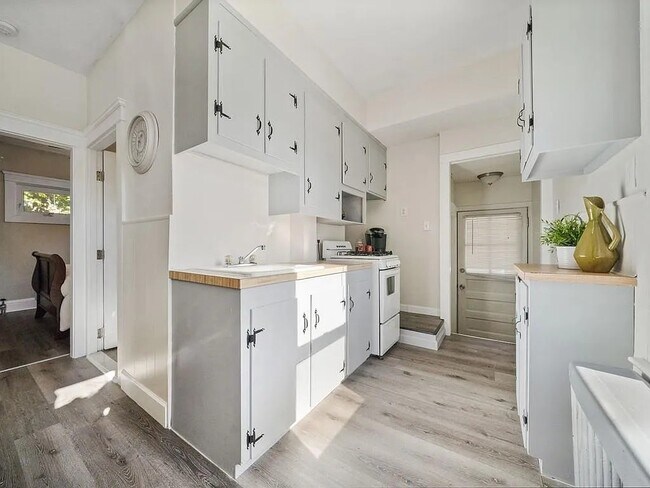 Foto del edificio - 17 Rhodes Ave