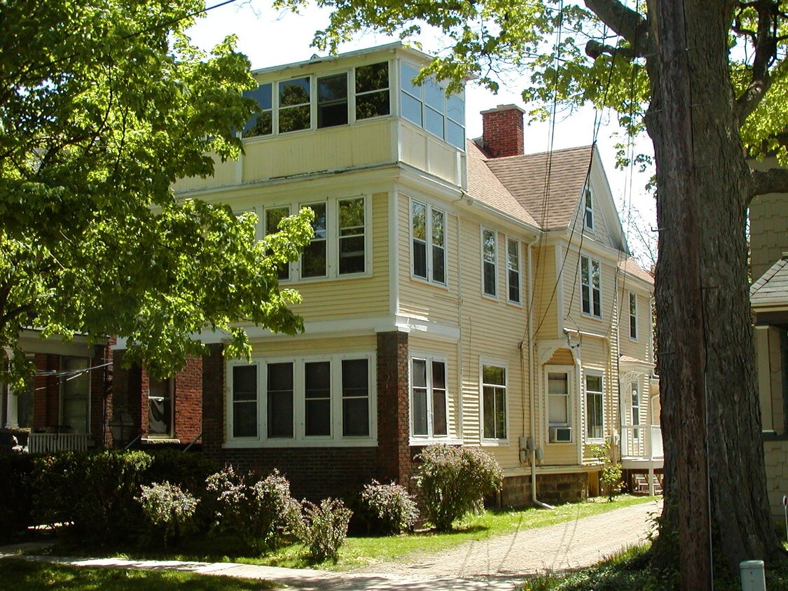 413 W Dutton St Unit Apt 3, Kalamazoo, MI 49007 Apartments in