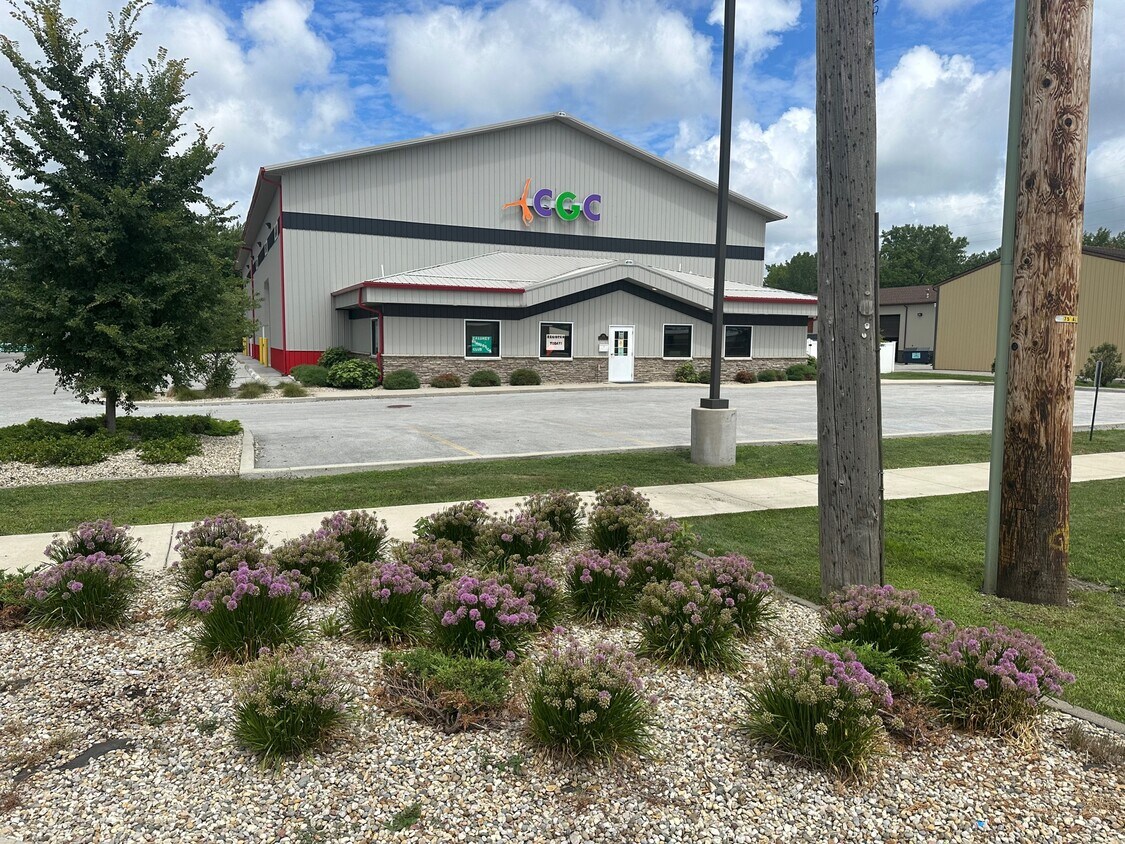 Primary Photo - 1210 E Main St