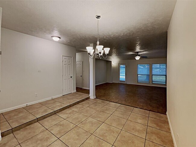 Building Photo - 13307 Montaigne Dr