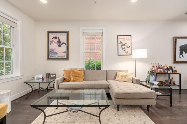 Foto del edificio - 916 Slaters Ln