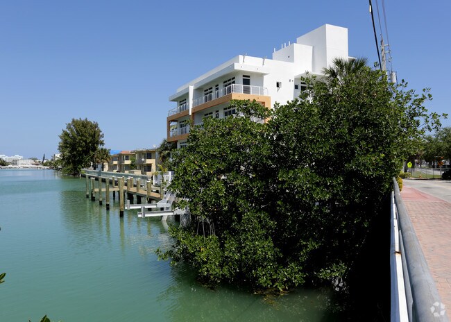 Foto del edificio - 7700 Tatum Waterway Dr