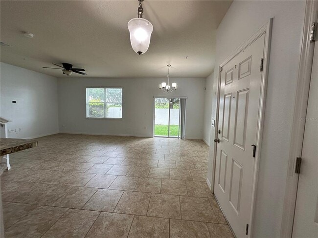 Foto del edificio - 6568 S Goldenrod Rd