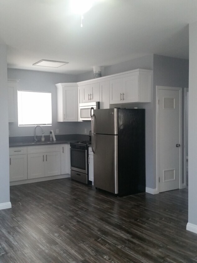 Foto del edificio - 3978 Halldale Ave