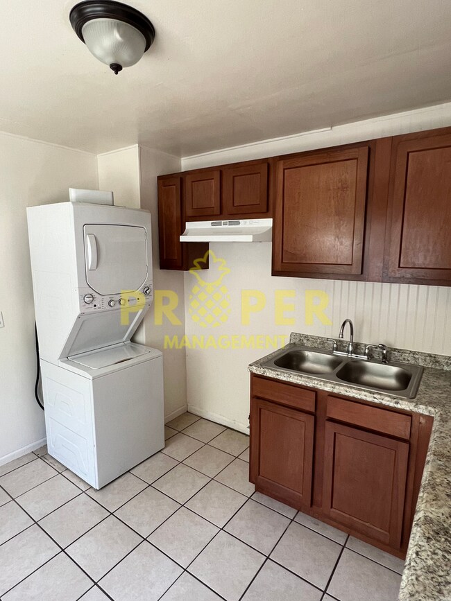 Building Photo - 2 bedrooms 1 bathroom house