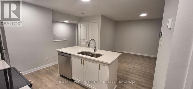 Photo du bâtiment - 401 Glenroy Gilbert Dr