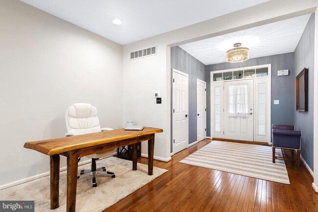 Foto del edificio - 207 Deepdale Dr