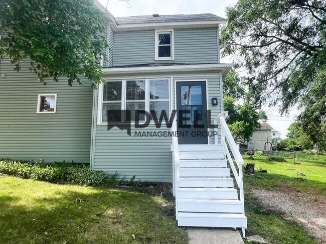 Building Photo - 527 Boone St