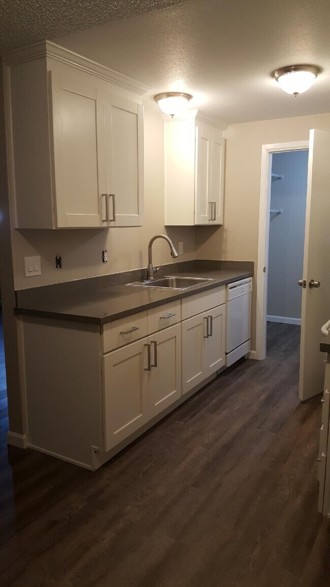 Foto del edificio - CedarCrest Apart - 2