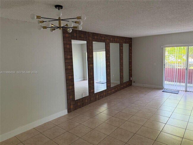 Foto del edificio - 13685 NE 10th Ave