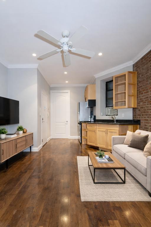 Photo - 52 Barrow St (7th Ave & Bedford St), #1D