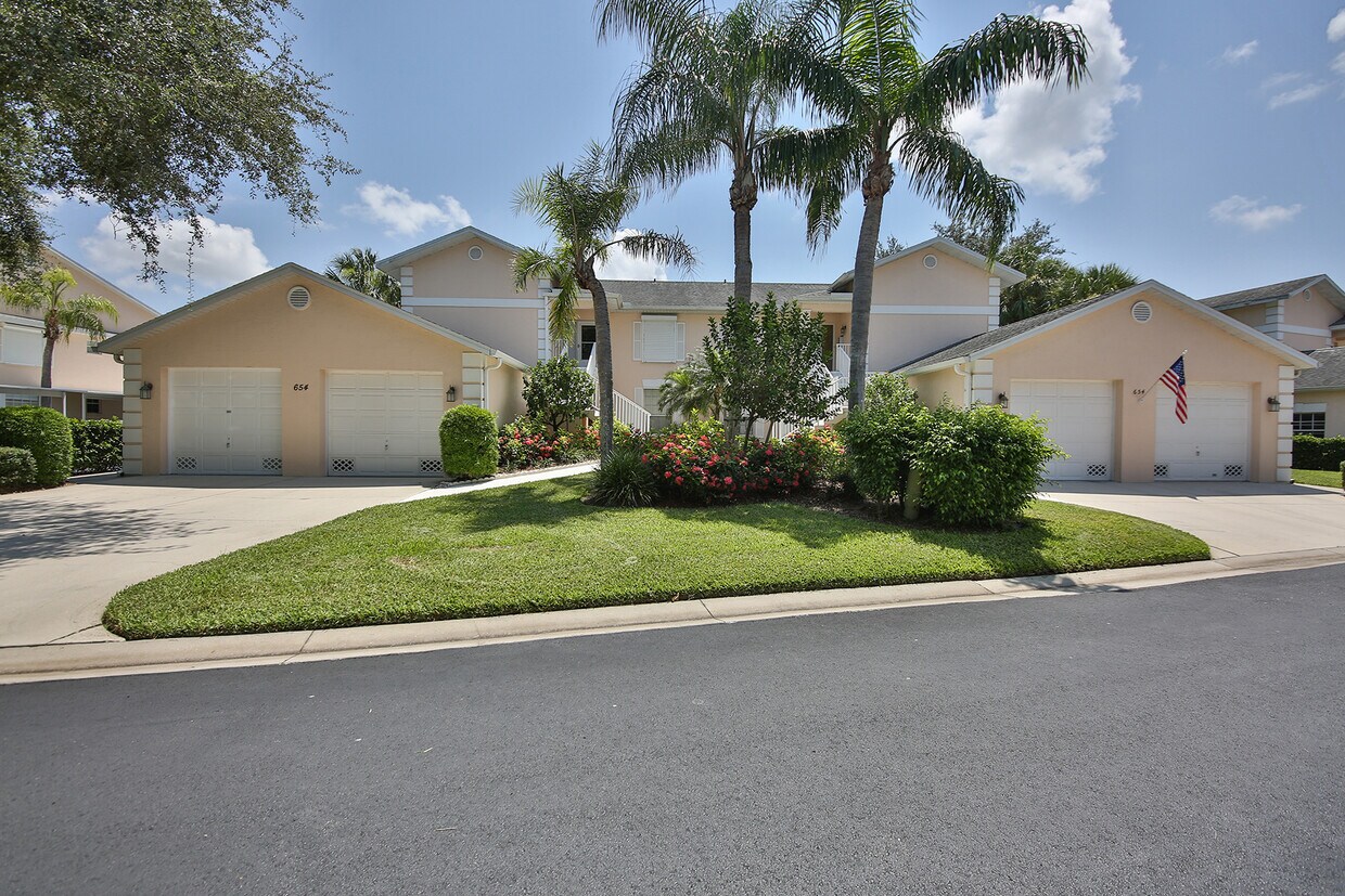 Foto principal - 654 Wiggins Lake Dr
