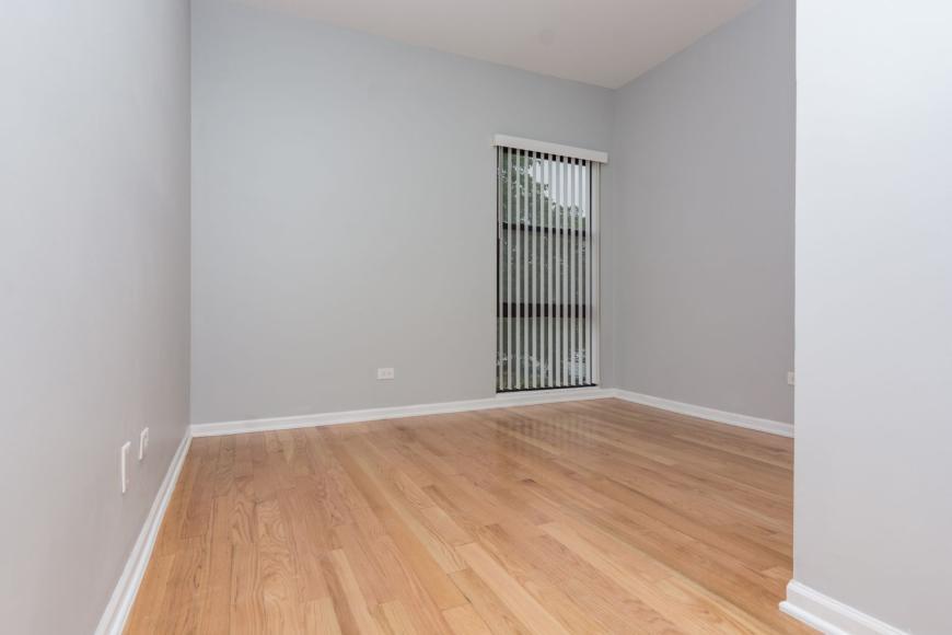 Foto principal - 3 bedroom in Chicago IL Chicago