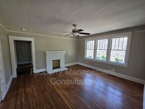 Building Photo - 727 N Sherrod Ave