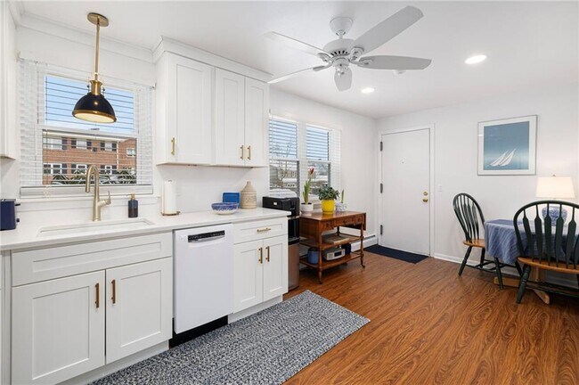 Foto del edificio - 70 Carroll Ave