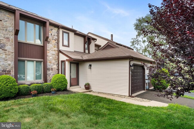 Building Photo - 704 Trowbridge Dr
