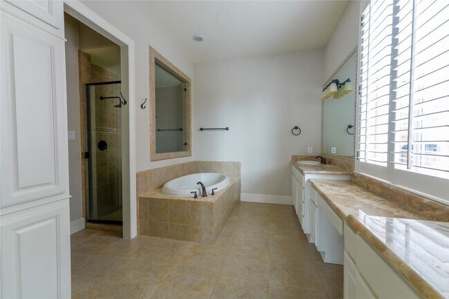Building Photo - 25411 Springwood Lake Dr