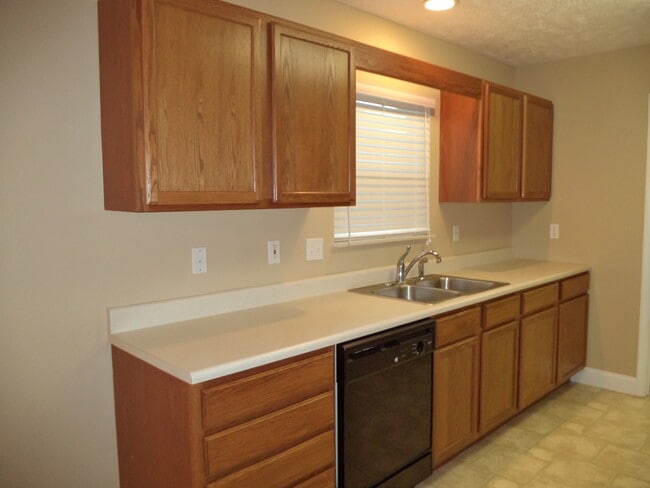 Building Photo - 112 Rouen Ct