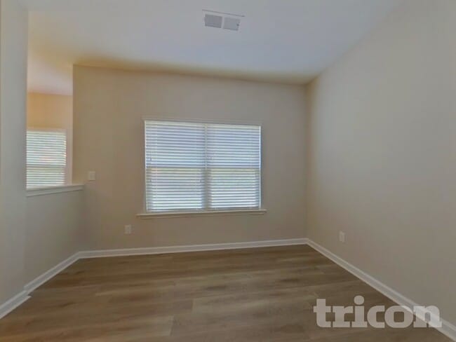 Building Photo - 3333 Lowland Dr