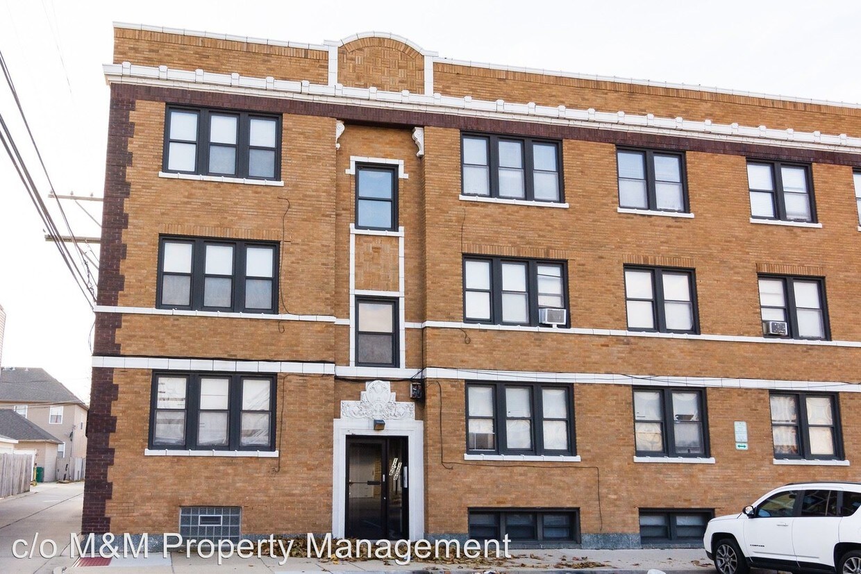 Foto principal - 6301-6305 Roosevelt Rd