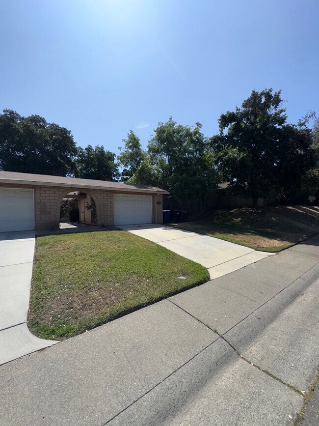 Building Photo - Bellflower Way